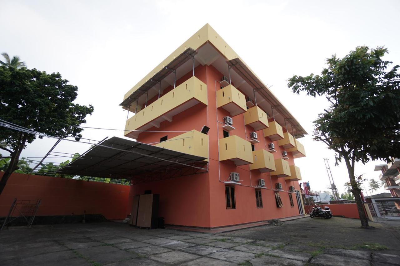 Oyo 2486 Bahana Guest House مانادو المظهر الخارجي الصورة